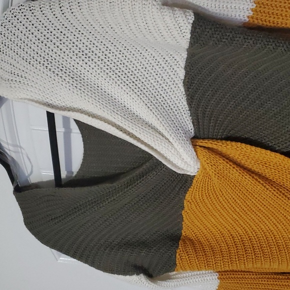 Twist Back Sweater - Picture 4 of 5